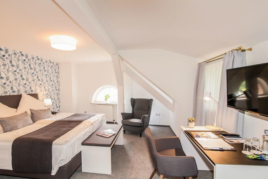 Hofgut Dippelshof Hotel- Und Restaurant Kg Muehltal  ภายนอก รูปภาพ
