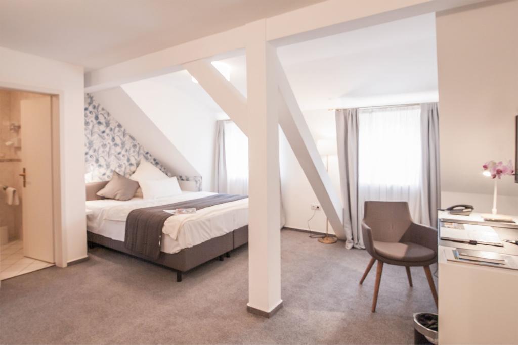 Hofgut Dippelshof Hotel- Und Restaurant Kg Muehltal  ภายนอก รูปภาพ